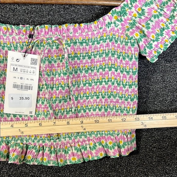 Zara has Green and Pink Smocked Flutter Sleeve Crop Blouse, Womens M - Picture 5 of 7